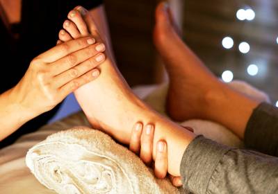 reflexologia massagens para melhorar a saúde e promover o bem estar